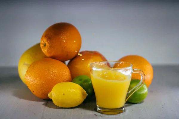 Πορτοκάλι χυμός, χυμός, πορτοκαλί. — Φωτογραφία Αρχείου
