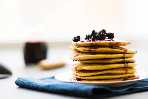 Golden pancakes Delicious with  blackberries and blackberry jam. — Stock Photo, Image