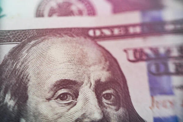 マクロをクローズ アップ ベン ・ フランクリンの顔、米国に $100 ドル札. — ストック写真