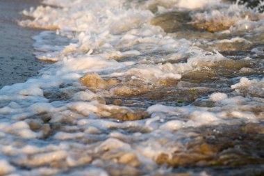 Güzel mavi okyanus dalgası ve köpük