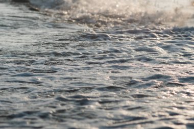 Güzel mavi okyanus dalgası ve köpük