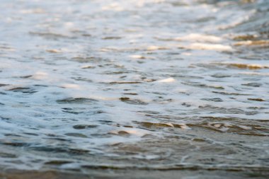 Güzel mavi okyanus dalgası ve köpük