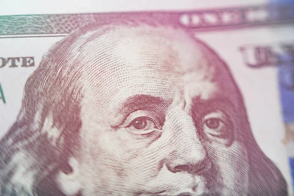 Macro close-up do rosto de Ben Franklin na nota de dólar dos EUA . — Fotografia de Stock