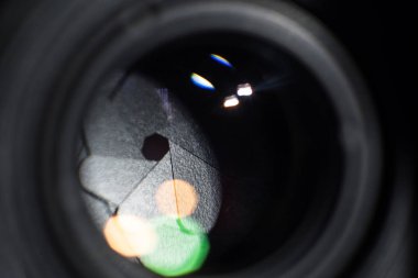 Lens diyafram açıklığı. Bir kamera lensi diyafram diyafram. Lens ön tarafı maruz diyafram bıçakları.