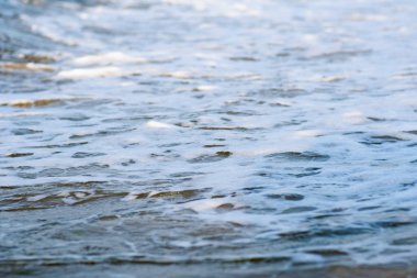 Güzel mavi okyanus dalgası ve köpük