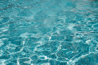 Mavi su yüzeyi ve dalgalanma dalga Havuzu