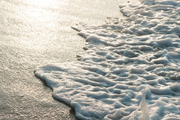 Djupblå stormigt hav vatten ytan med skum och vågor mönster, naturliga bakgrunden foto havet — Stockfoto