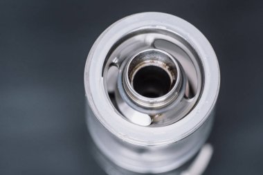 elektronik sigara, Sigara vape vape suyu elektronik sigara çalışır. O mekanik bir mod tutar