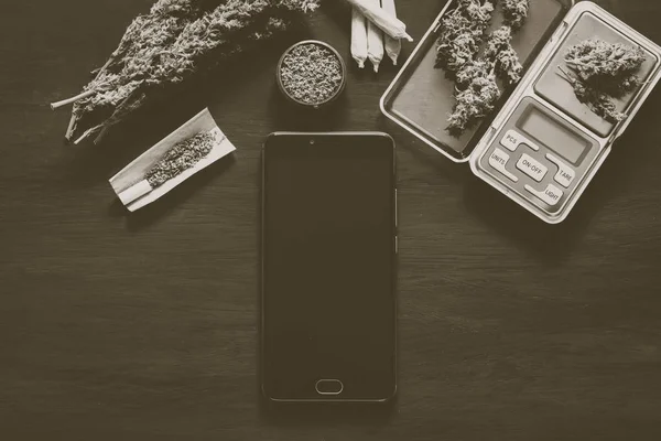 Smartphone com tela preta para? chave do hroma, chromakey contra a cor Vintage — Fotografia de Stock
