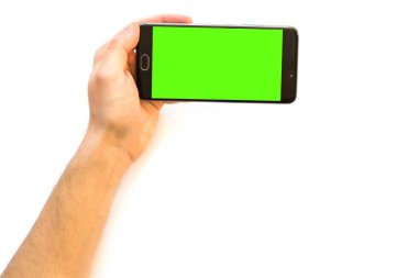 El ile bir akıllı telefon ile yeşil perde için chroma anahtar comp kompozisyon Online ödeme plastik kart tutan renk tuşu A adam için Yeşil perde siyah smartphone tutarak