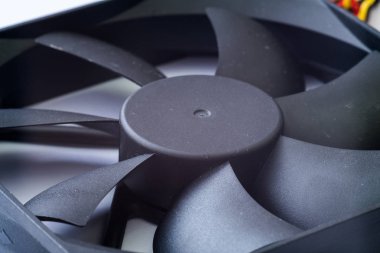 dokuz vaned fan Merkezi işlemci birimi daha soğuk, beyaz zemin mavi