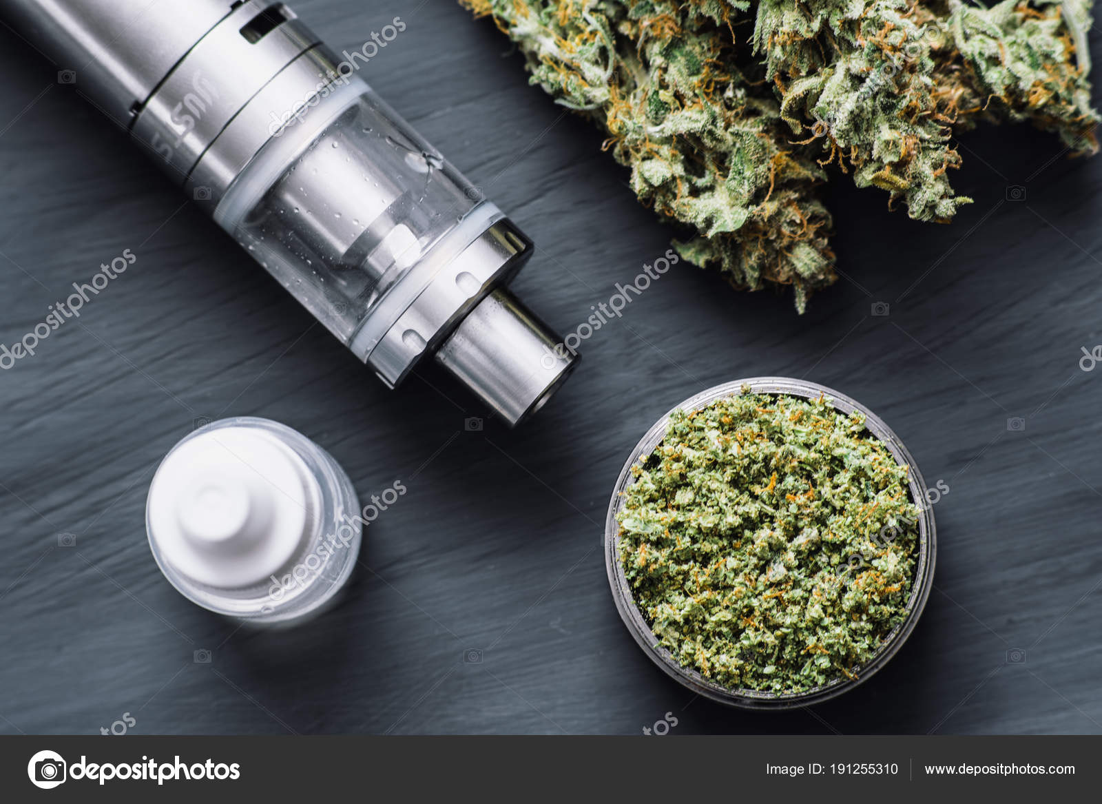 Vape Pen, Vaping Marijuana Oil, Vaporizador de cannabis: fotografía de  stock © cendeced #191255310