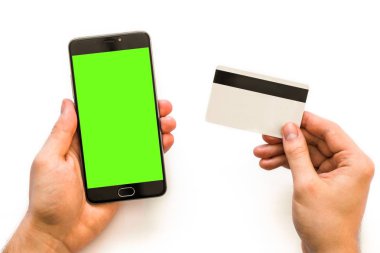Chroma anahtar birleştirme Yeşil perde Smartphone için Online ödeme plastik kart ile. Yatay mockup.