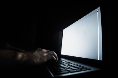 Rus hacker karanlık web, derin Web sunucu kesmek