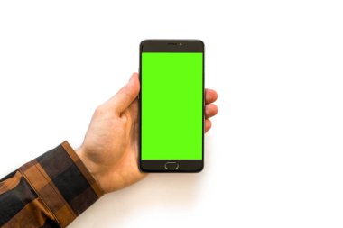 Chroma anahtar kompozisyon Online ödeme plastik kart el holding siyah smartphone ile yeşil perde için