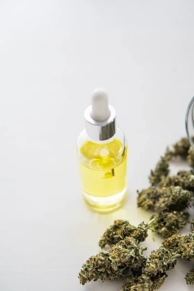 Medizinisches Marihuana Konzept Nahaufnahme Hanfprodukt Cbd Cannabisöl Flasche Cannabisöl Pipette — Stockfoto