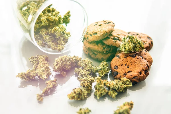 Biscoitos Com Maconha Botões Maconha Mesa Tratamento Maconha Medicinal Para — Fotografia de Stock