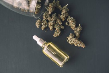 CBD kenevir yağı, pipetteki kenevir yağı, tıbbi marihuana konsepti, kenevir ürünü, kapatın.,
