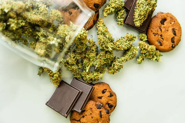 Biscoitos Com Maconha Botões Maconha Mesa Bolachas Com Erva Cannabis — Fotografia de Stock