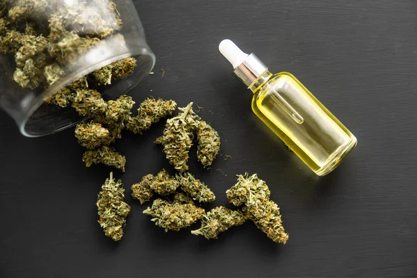 Cbd大麻オイル ピペットの大麻油 クローズアップ 医療用マリファナの概念 — ストック写真