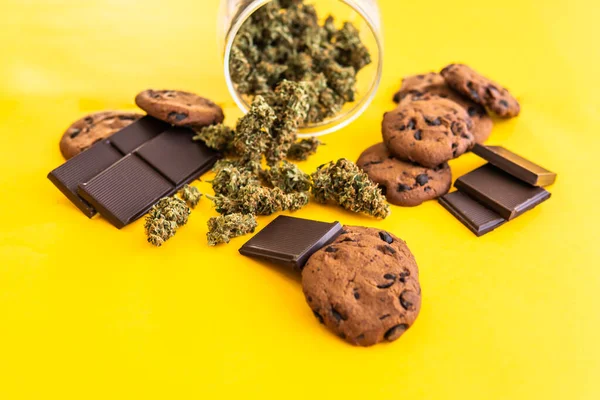 Cannabis Cbd Erba Cioccolato Biscotti Biscotti Cioccolato Con Cannabis Boccioli — Foto Stock