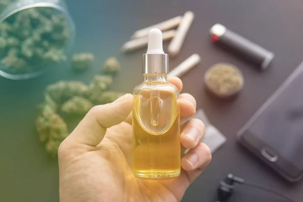 Handheld Fles Cannabis Olie Pipet Natuurlijk Kruid Cbd Cannabis Olie — Stockfoto