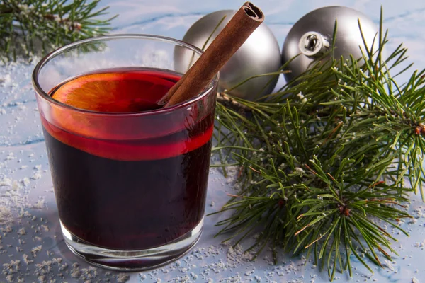 Ein Glas Glühwein — Stockfoto