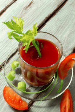 Kerevizli domates suyu.