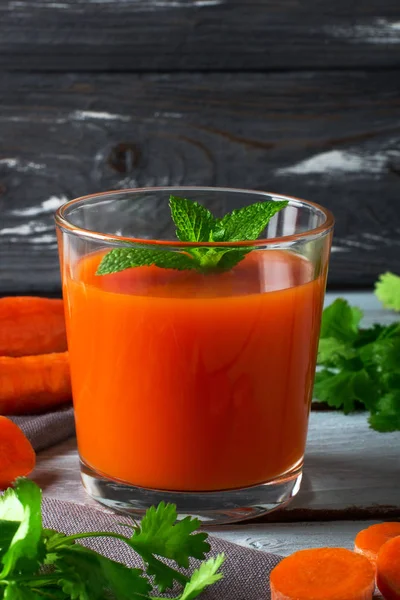 Φρέσκο χυμό καρότο — Φωτογραφία Αρχείου
