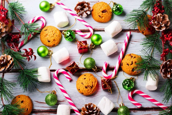 Food background with chocolate chip, cookies, marshmallows and candy canes — Stock Photo, Image