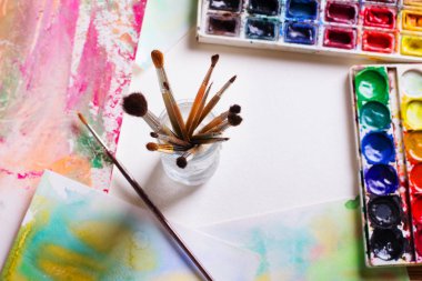 Suluboya ile fırça