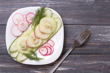Taze sebze salatası.