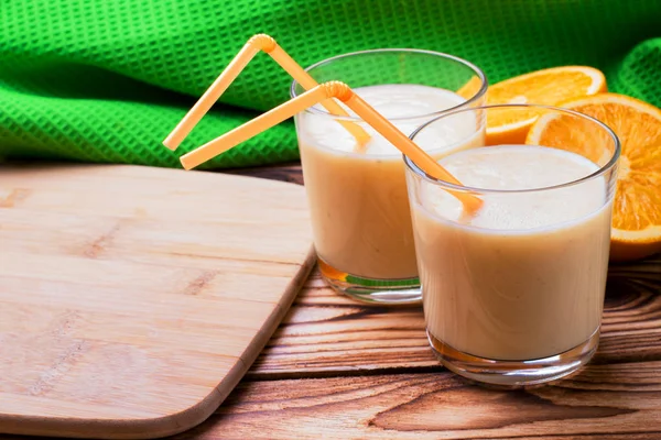 Batido con plátanos y naranja — Foto de Stock