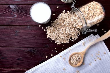 Yulaf ezmesi gevreği süt ile