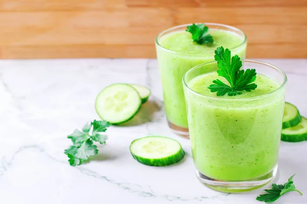 Karışık yeşil smoothie