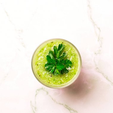 Karışık yeşil smoothie