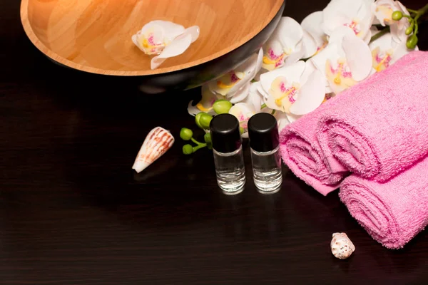 Spa setting therapy with flowers — Stock Photo, Image