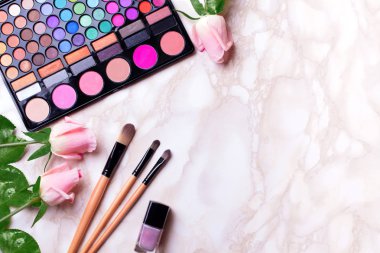 Dekoratif kozmetik kümesi