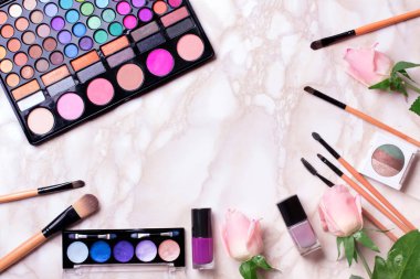 Dekoratif kozmetik kümesi