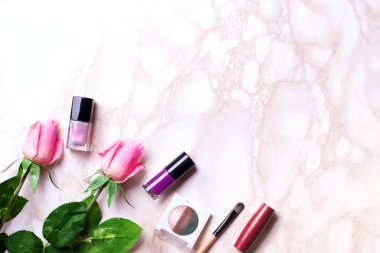 Dekoratif kozmetik kümesi