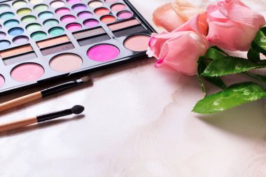 Dekoratif kozmetik kümesi