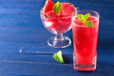 Ice cube ve nane ile karpuz güler yüzlü