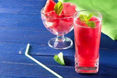 Ice cube ve nane ile karpuz güler yüzlü