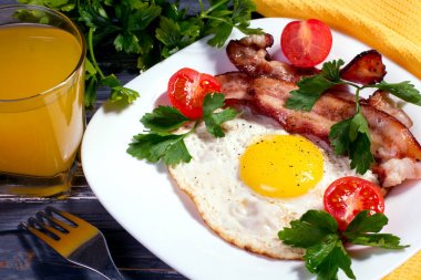 Yumurtalı kahvaltı.