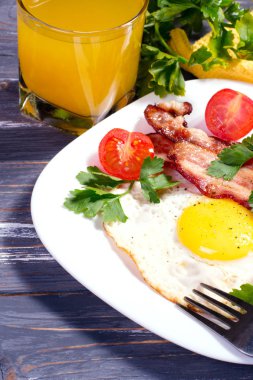 Yumurtalı kahvaltı.