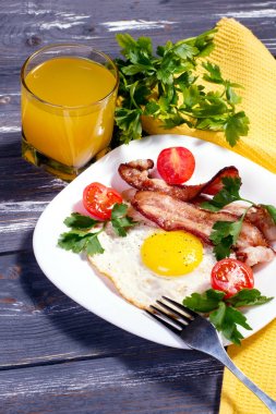 Yumurtalı kahvaltı.