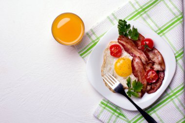 Yumurtalı kahvaltı.