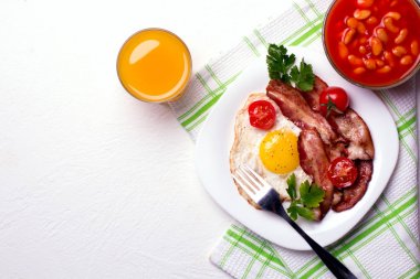 Yumurtalı kahvaltı.