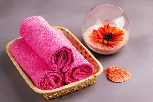 Spa setting therapy with flowers — Stock Photo, Image