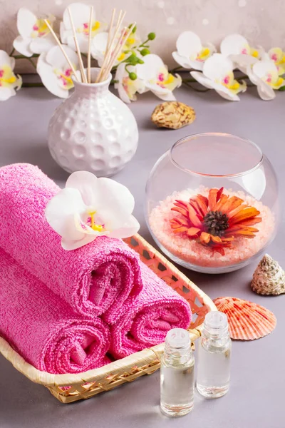 Spa setting therapy with flowers — Stock Photo, Image